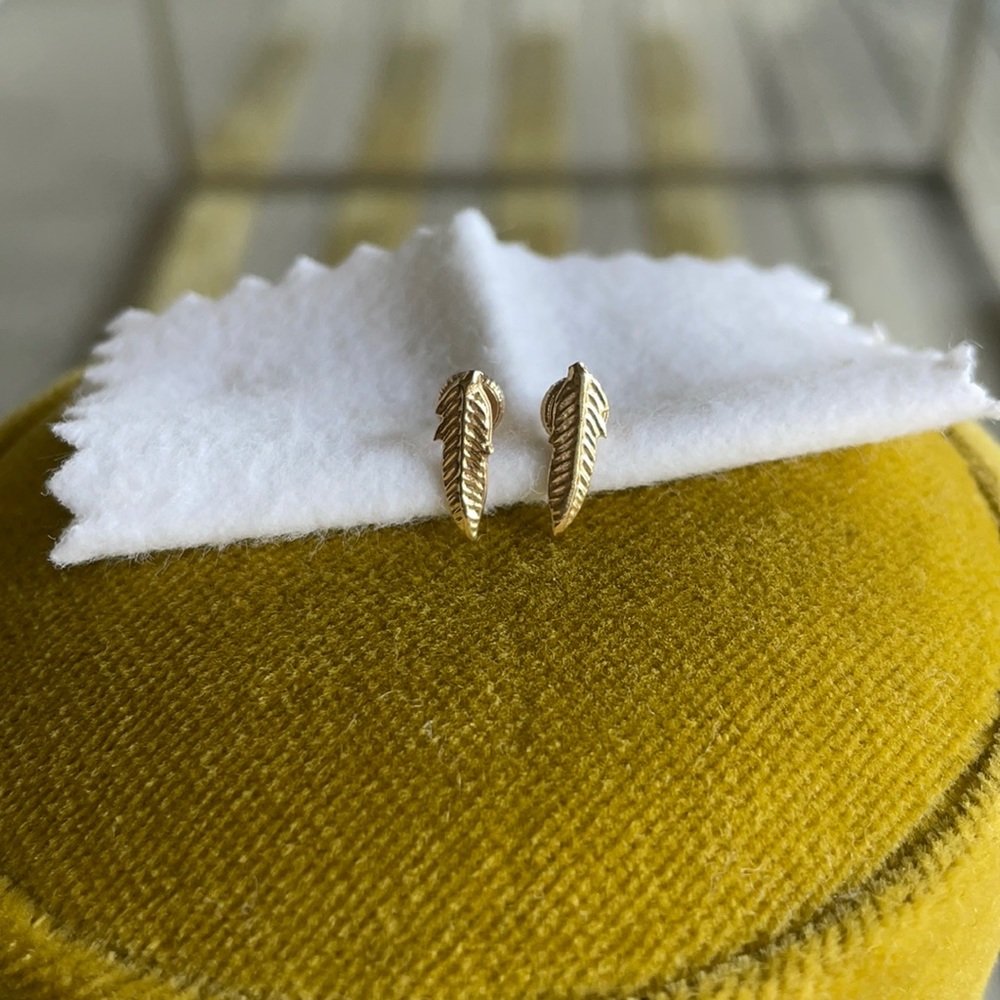 14k Gold Feather Stud Earrings